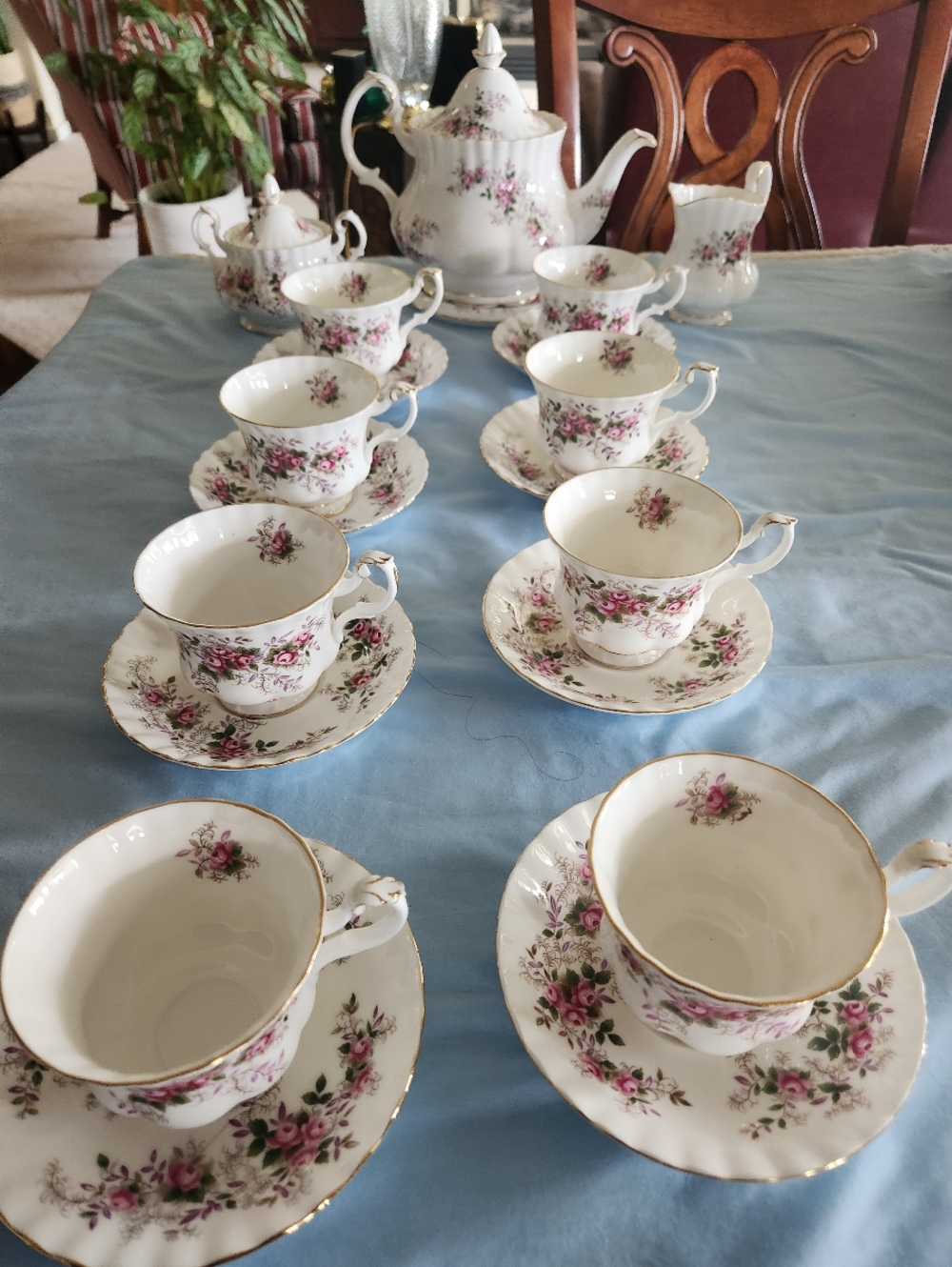 Pretty Rare Vintage Royal Albert Lavender Rose Teaset.Settings For 8. England!